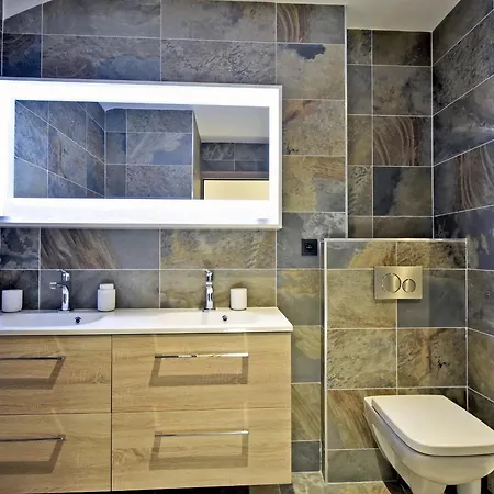 Renove Avec Aux Pieds, 4 Et Prestations Incluses A - Fr-1-613a-29 * Courchevel