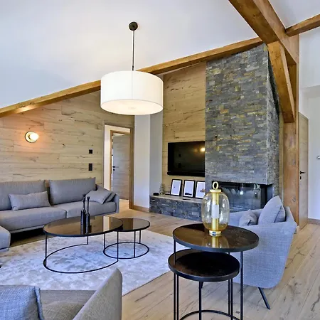Apartment Renove Avec Aux Pieds, 4 Et Prestations Incluses A - Fr-1-613a-29 Courchevel