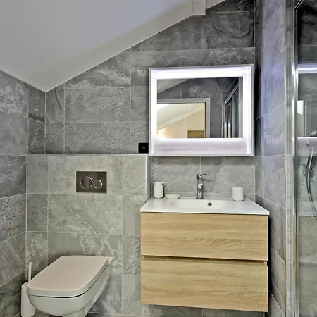 Renove Avec Aux Pieds, 4 Et Prestations Incluses A - Fr-1-613a-29 * Courchevel