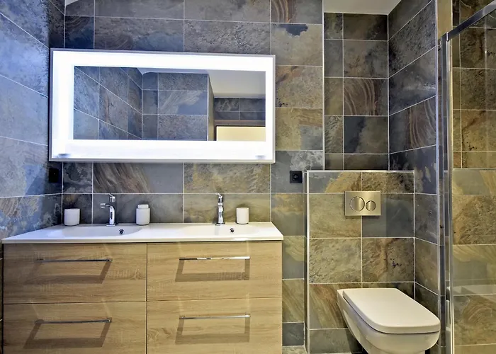 Renove Avec Aux Pieds, 4 Et Prestations Incluses A - Fr-1-613a-29 * Courchevel