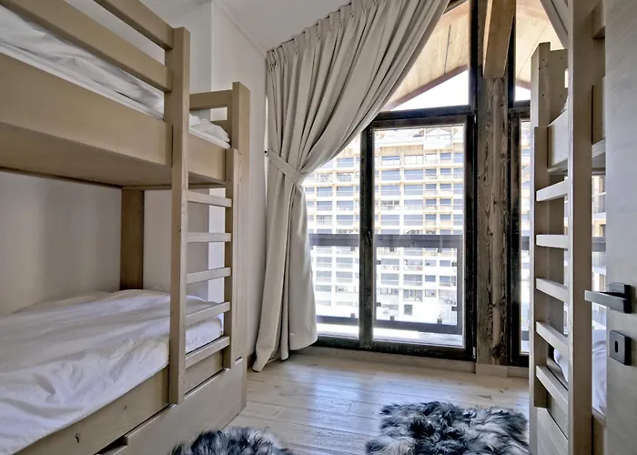 Lejlighed Renove Avec Aux Pieds, 4 Et Prestations Incluses A - Fr-1-613a-29 *