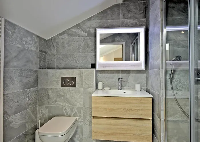 Renove Avec Aux Pieds, 4 Et Prestations Incluses A - Fr-1-613a-29 * Courchevel